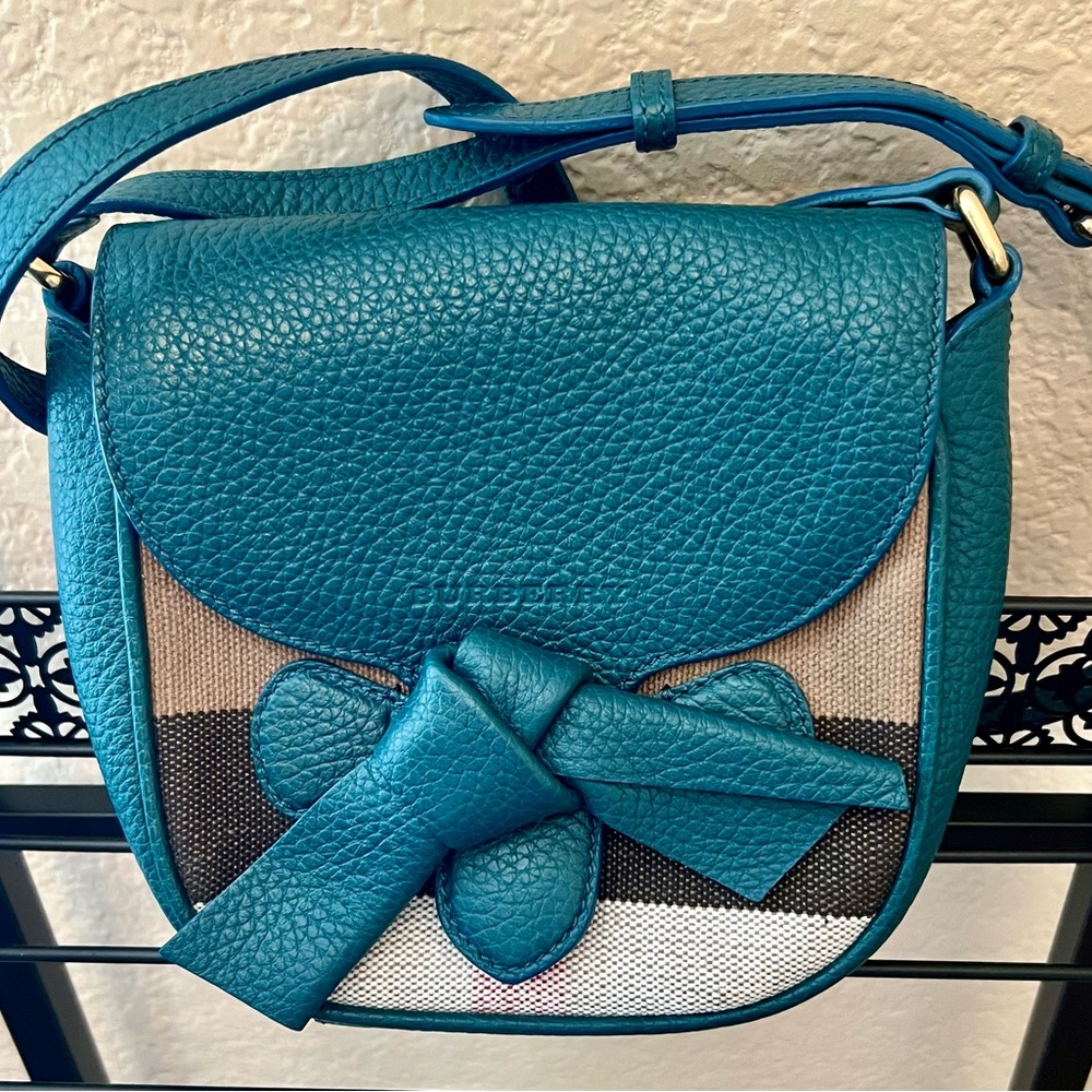 BURBERRY Adorable, vintage in near perfect condition small crossbody bag. RARE